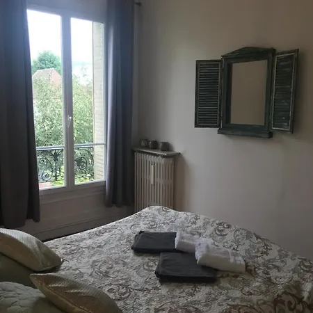 Maison En Pierre De Taille Holiday home Le Raincy